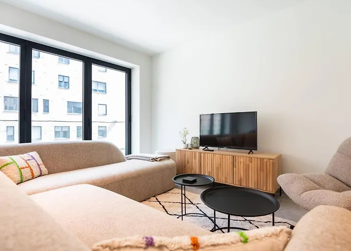 Situated Brand New For 5 Apartment