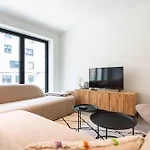 Situated Brand New For 5 Διαμέρισμα