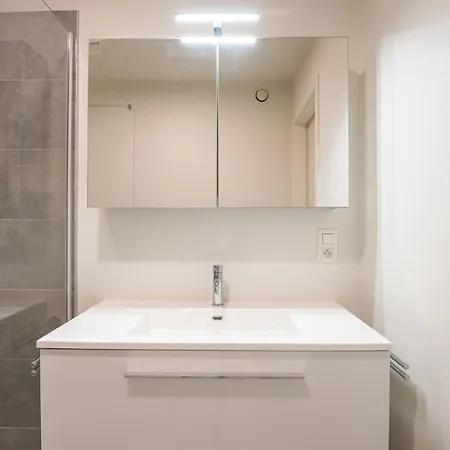 Situated Brand New For 5 Appartement *