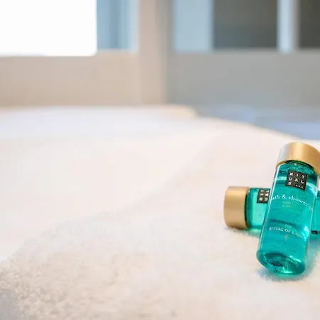 Situated Brand New For 5 شقة *