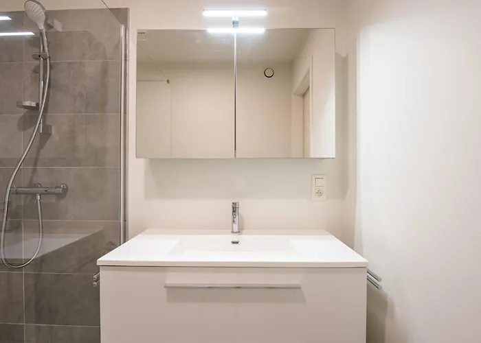 Situated Brand New For 5 Apartment *