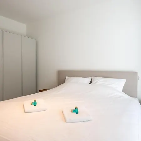 Apartment Situated Brand New For 5 *